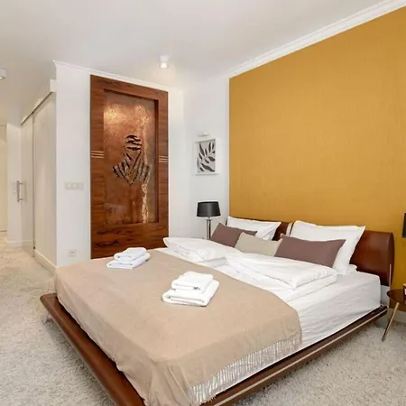 Elegant De 3 Et Parking Apartament Praga